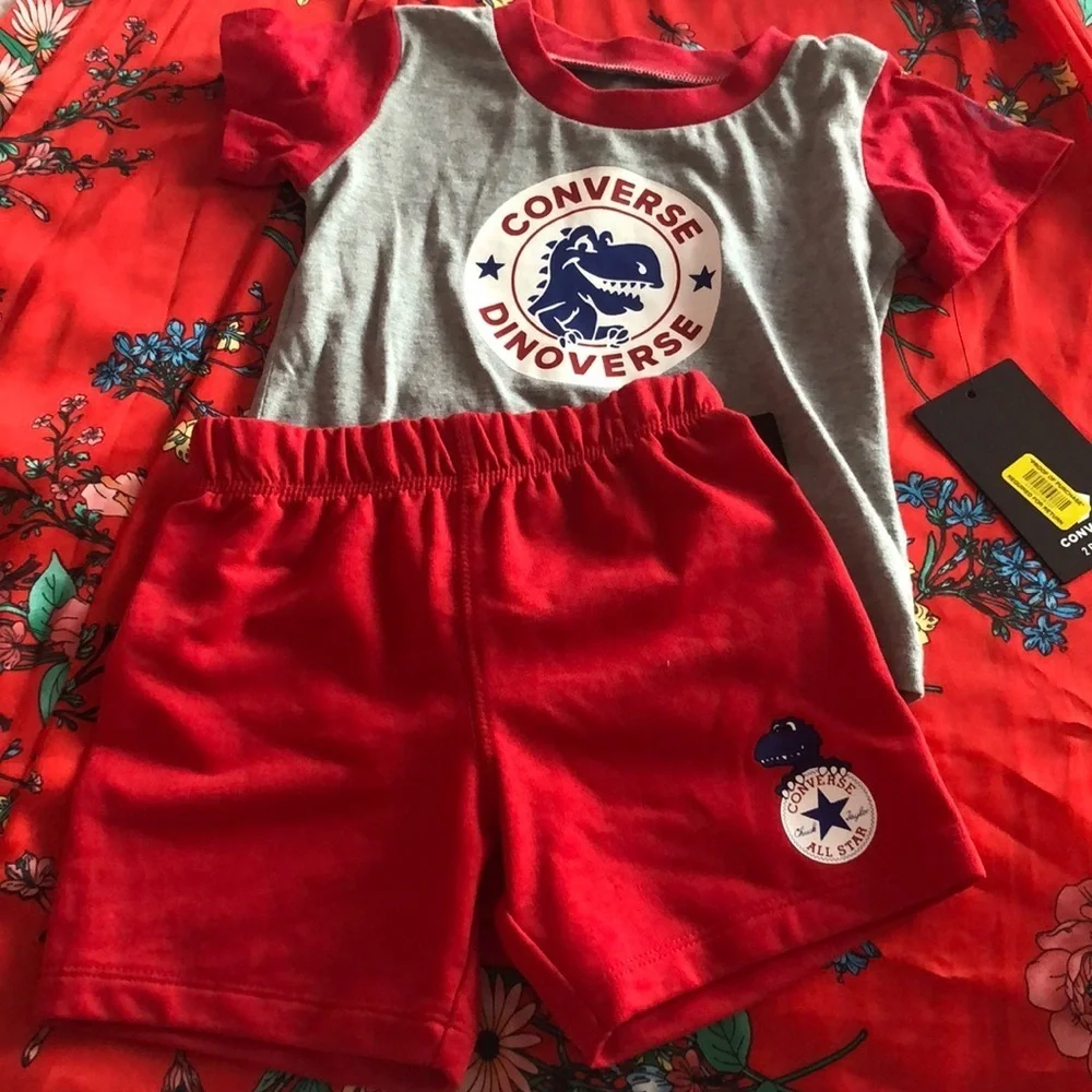🦖🦕CONVERSE NWT red and gray 2Piece set boys size 24M🦖🦕